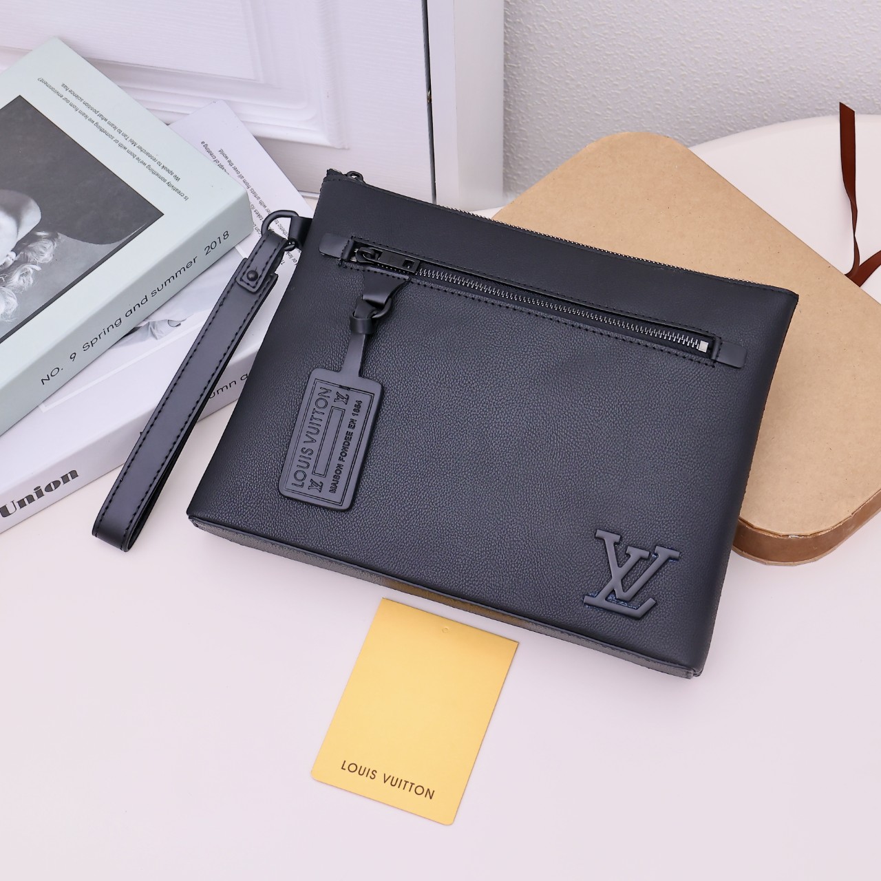 루이비통 LV AEROGRAM  POUCH/클러치백 (국내배송)