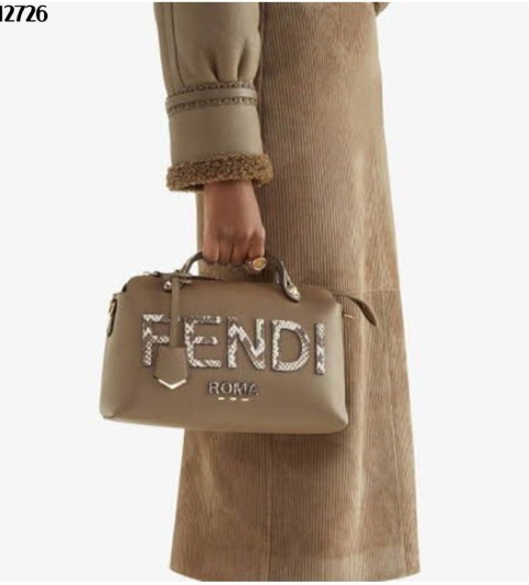 [FENDI] 팬디 파이톤 바이 더 웨이 토트백 (국내배송)