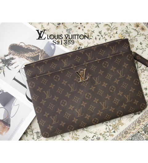 루이비통 [LOUIS VUITTON] LV 클러치 (국내배송)