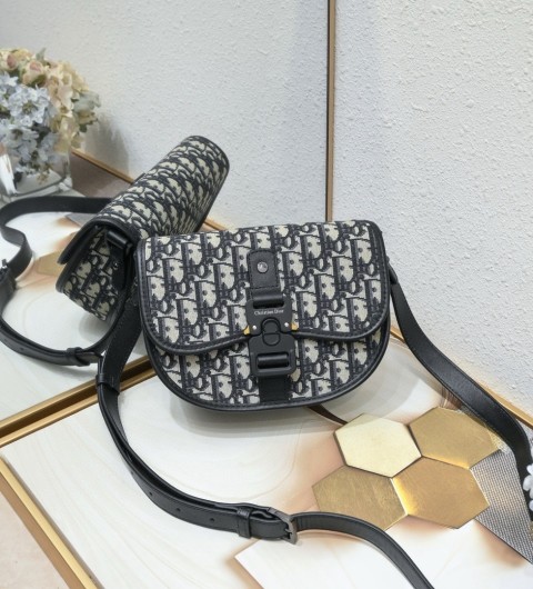 디올 미니 갤롭백 (DIOR Mini Gallop Bag)(국내배송)