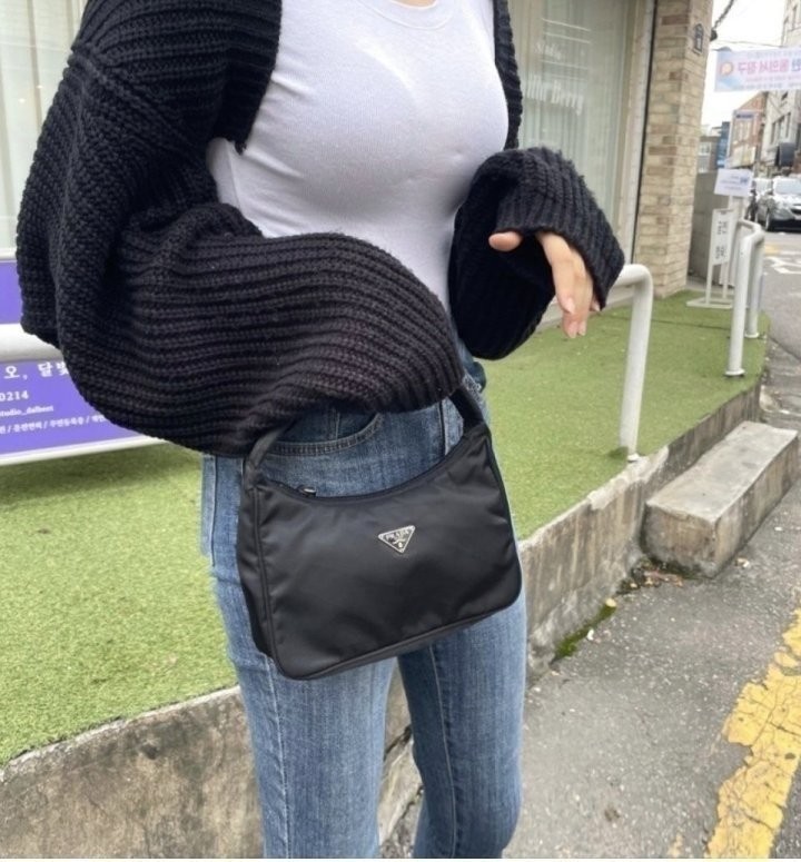 프라다 리나일론 미니 호보백 국내배송