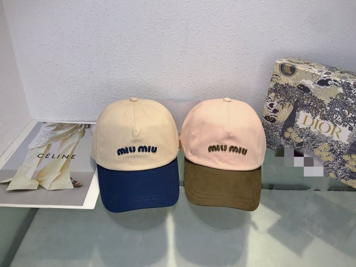 미우미우 자수로고 캡 국내배송