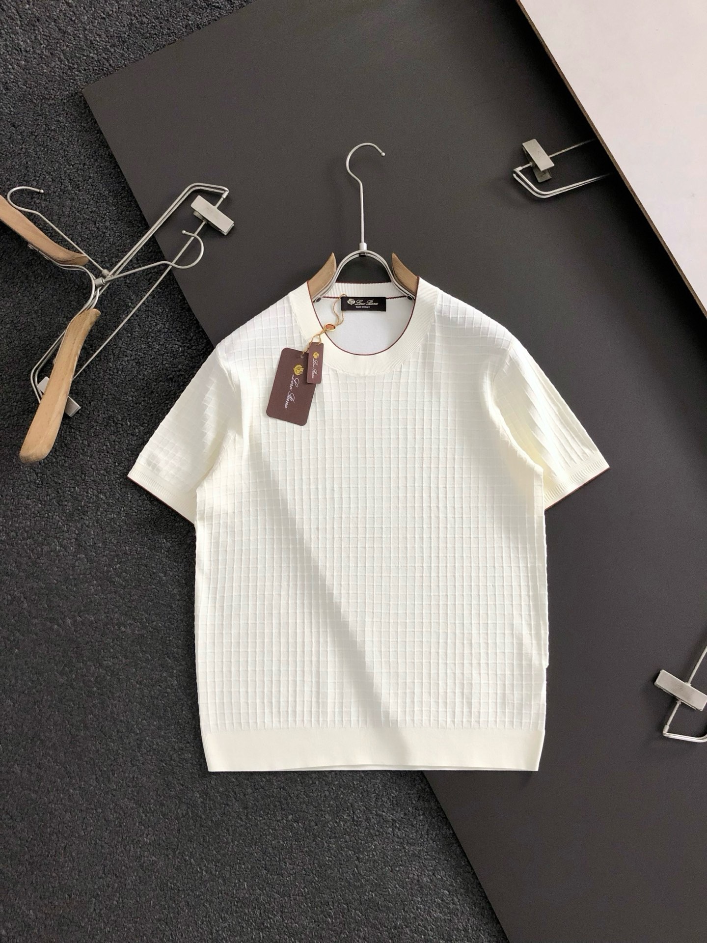 2025SS로로피아나엠보스퀘어 크루넥 니트라운드 국내배송