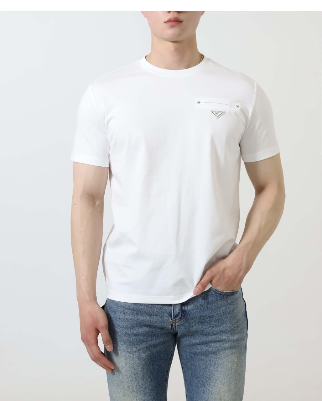 프라다  삼각 로고 코튼 반팔티셔츠 국내배송