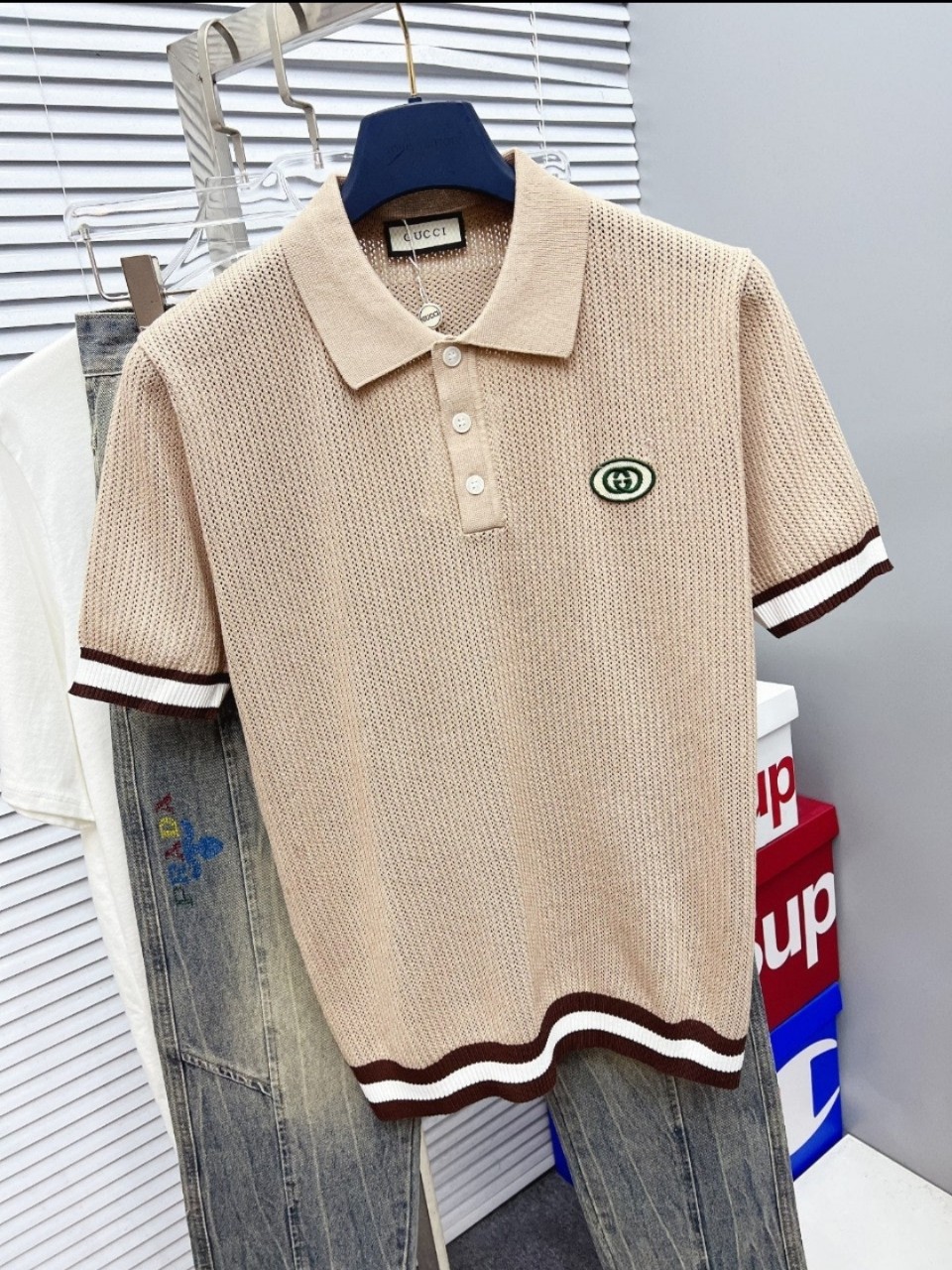 2025SS구찌 신상 패치자수로고 쿨니트 카라 티셔츠 국내배송