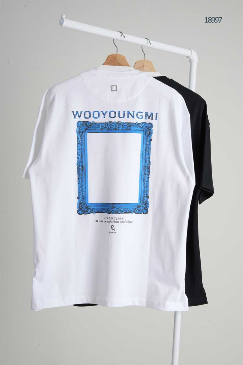 미우미우 프레임 백로고 티셔츠  국내배송