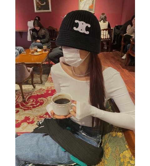 셀린느 트리움페 버킷햇(블랙) 국내배송