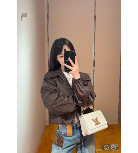 수입고급 루이비통 모노그램  자켓 신상입고 국내배송