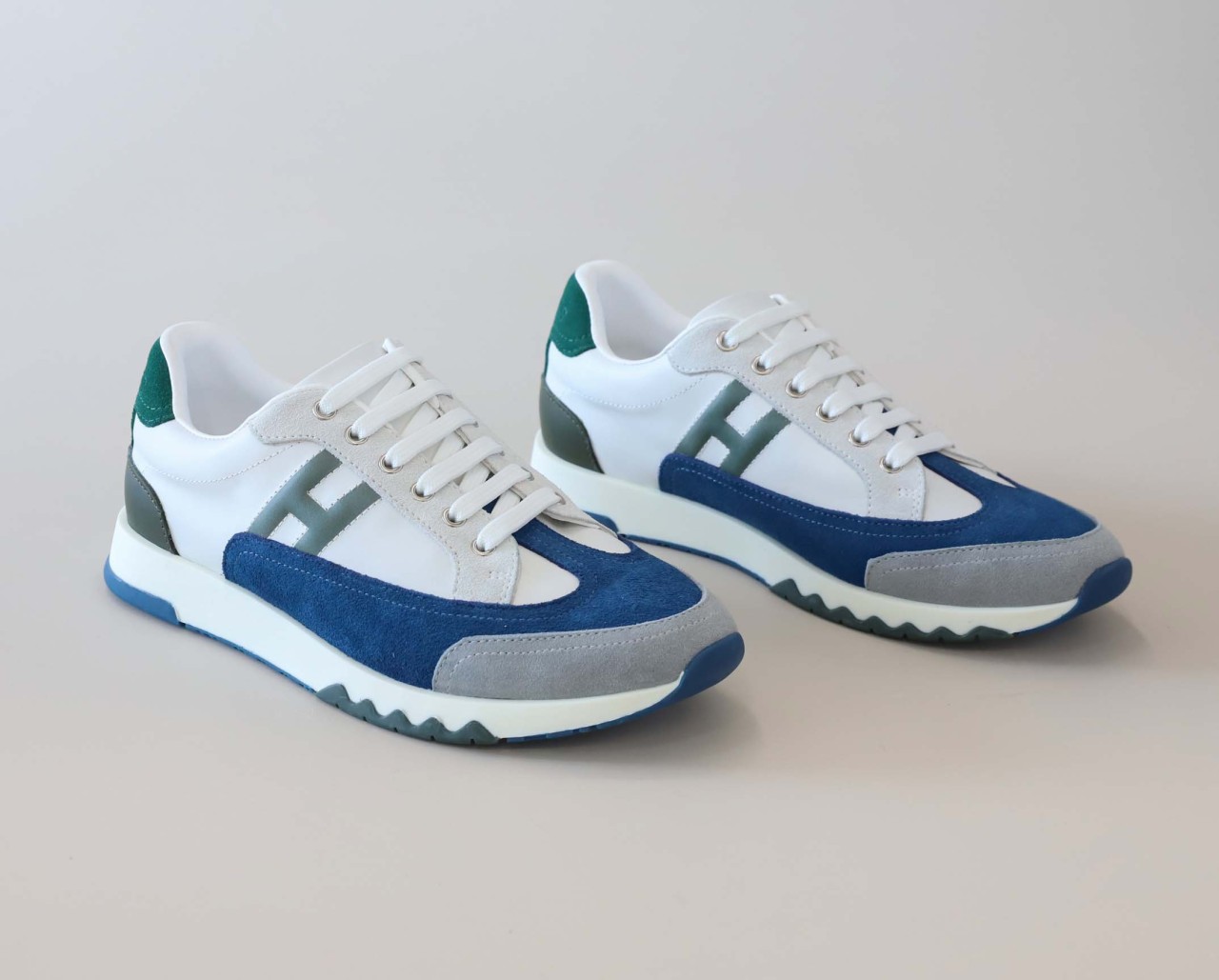 에르메스 수입 트레일 남성 스니커즈 입고 국내배송