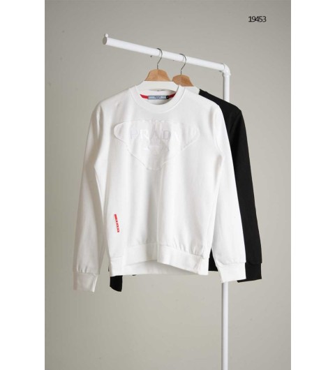 프라다 삼각 빅로고 포인트 맨투맨  국내배송