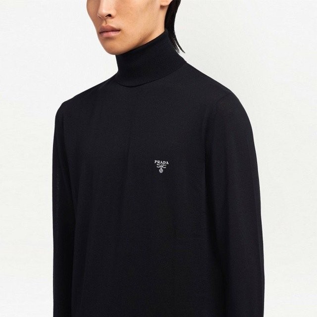 프라다 PRD 밀라노 로고 터틀넥 니트  국내배송