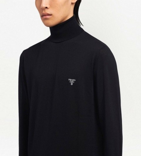 프라다 PRD 밀라노 로고 터틀넥 니트  국내배송