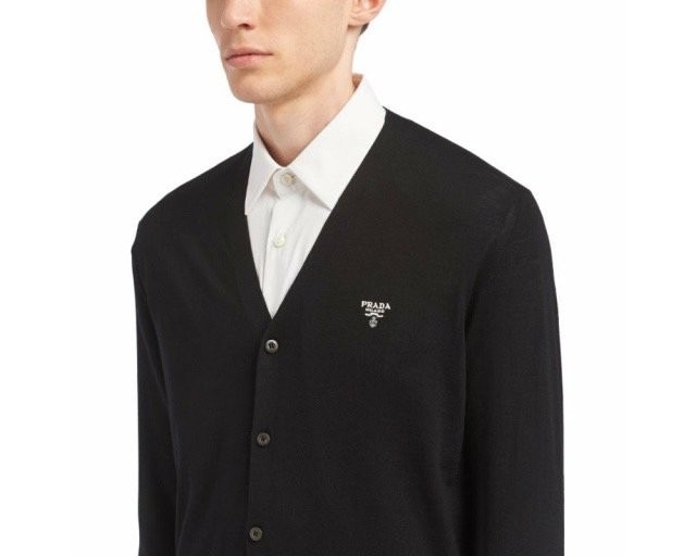 프라다 PRD 밀라노 자수로고 가디건  국내배송