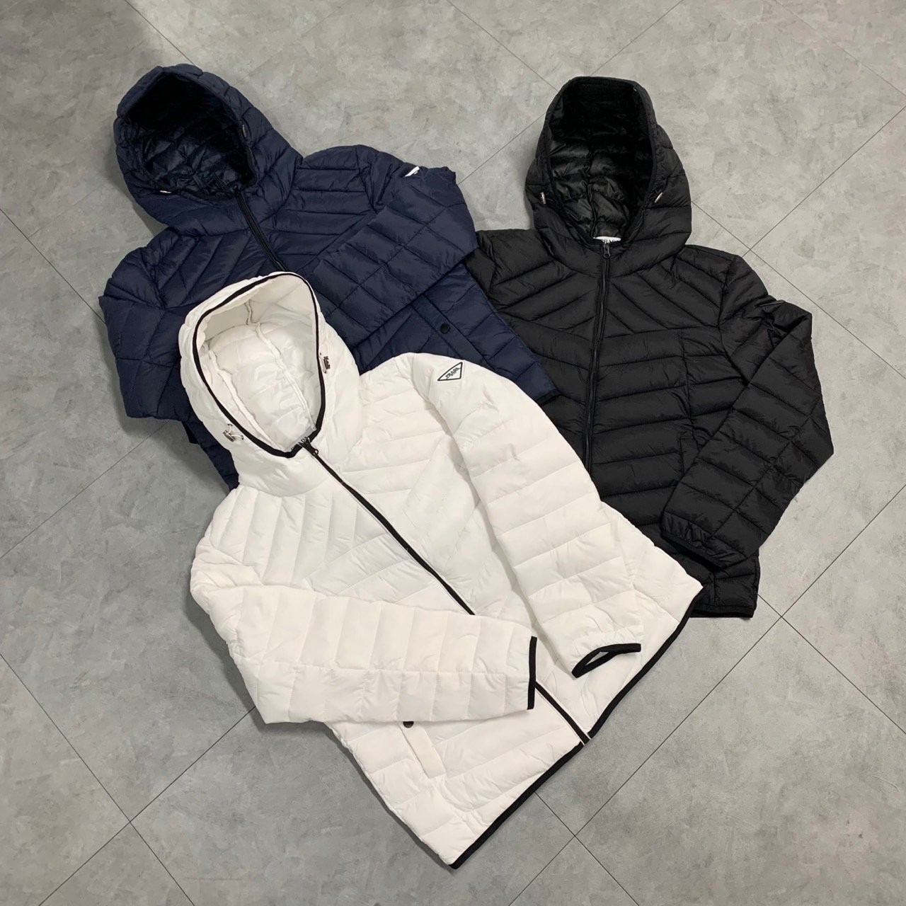 프라다 PRD 경량 후디 패딩 점퍼 (수입 고급) 국내배송