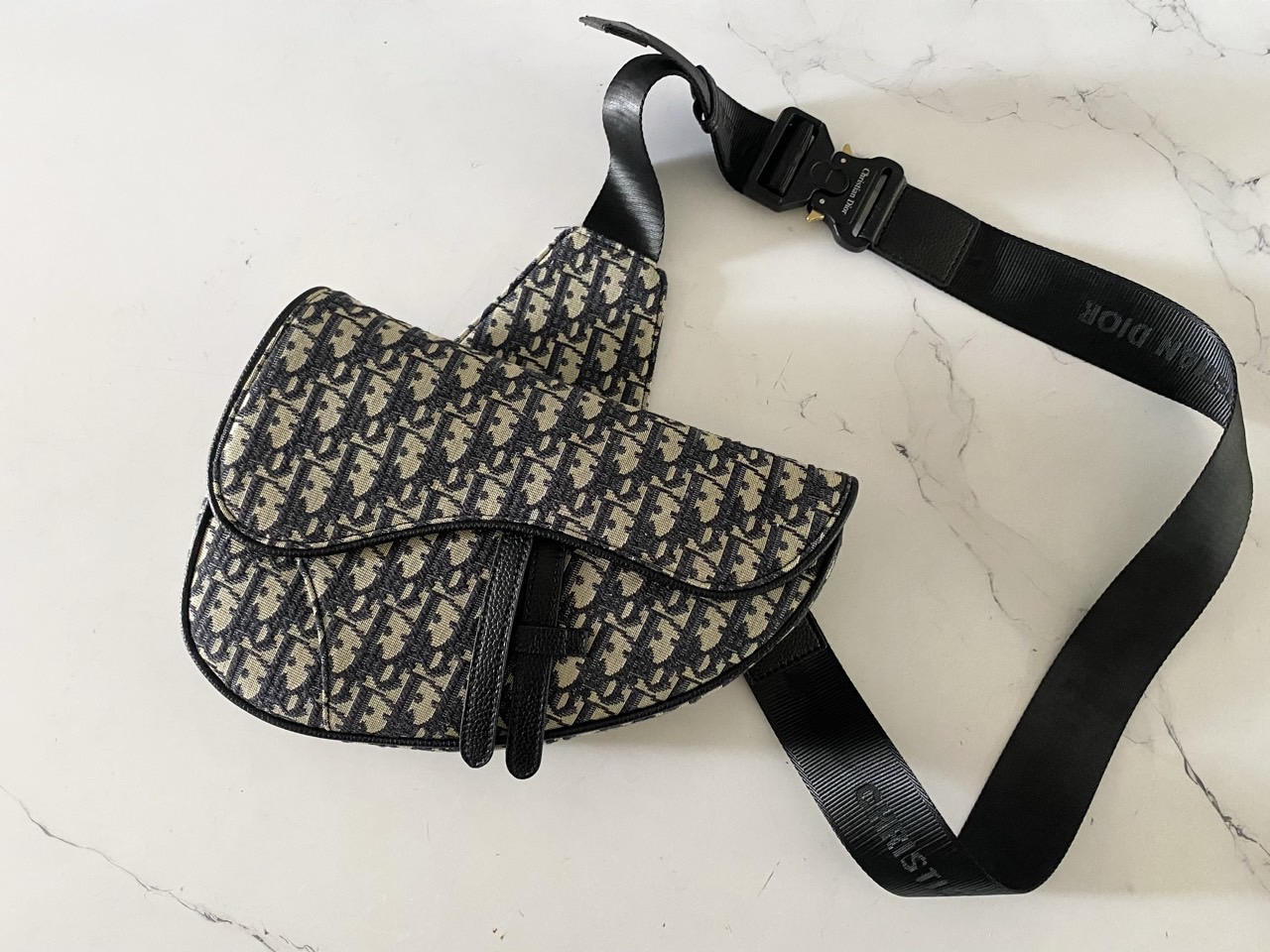 디올 새들백 베이지 & 블랙 오블리크 자카드 국내배송