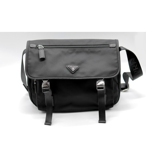 프라다 삼각로고 테수토 포코노 나일론 메신저백 1BD671 국내배송