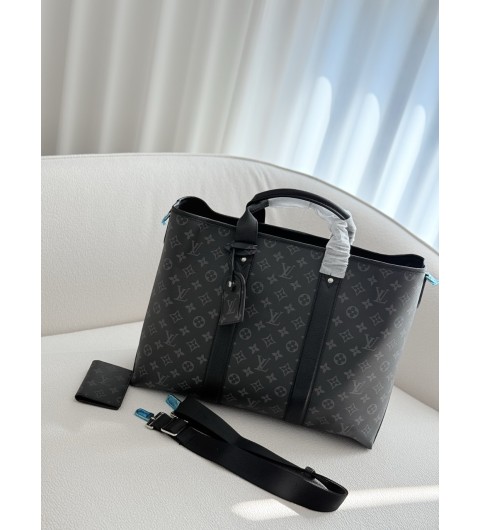 루이비통 타이가 이클립스 위켄드 NM토트백 국내배송