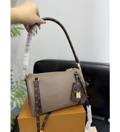 루이비통 무광 반둘리에 국내배송