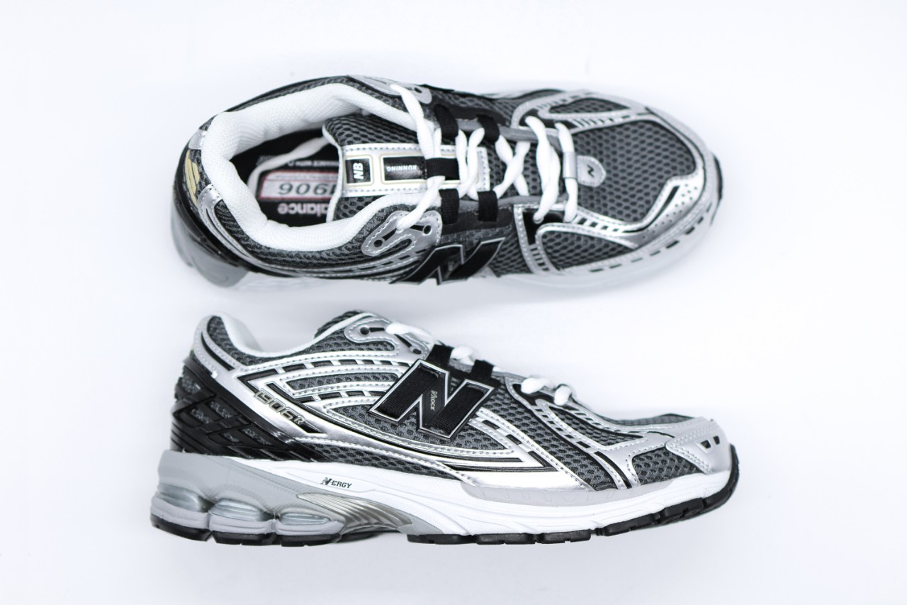 뉴발란스 1906 메탈릭 실버U1906RCG 러닝화 운동화 국내배송