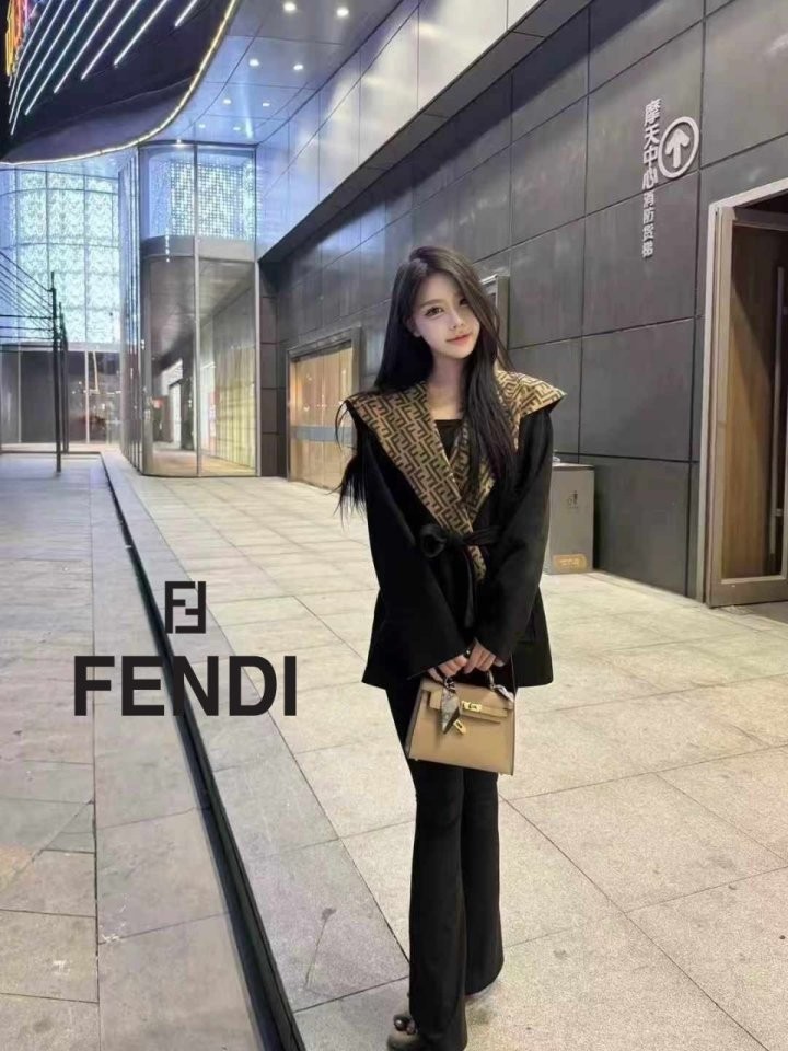 팬디 FF 패턴 로브코트 국내배송