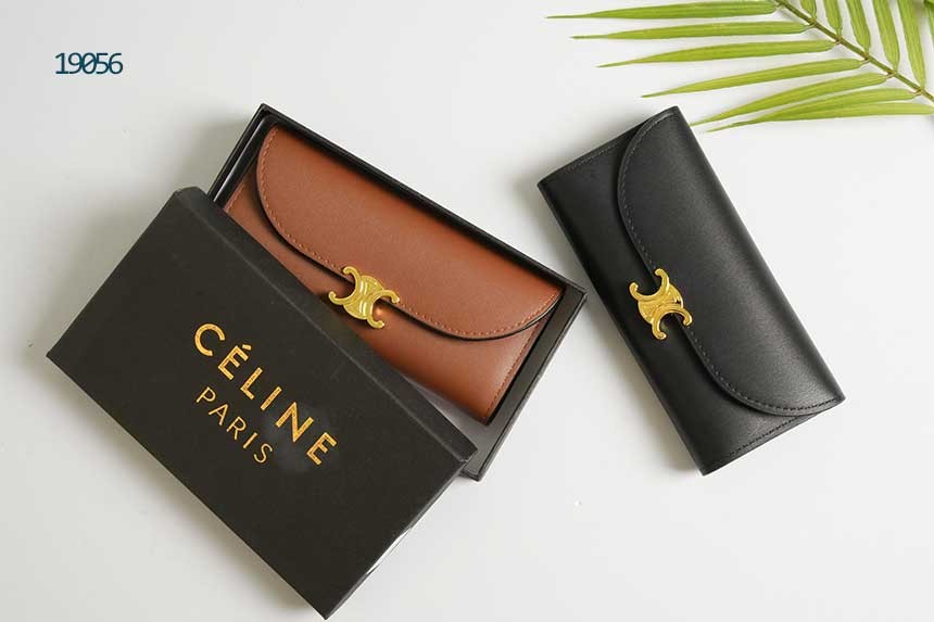 셀린느 금장 트리옹프 플랩 장지갑 국내배송