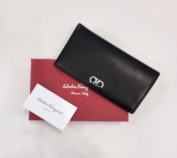 페라가모 램스킨 장지갑 국내배송
