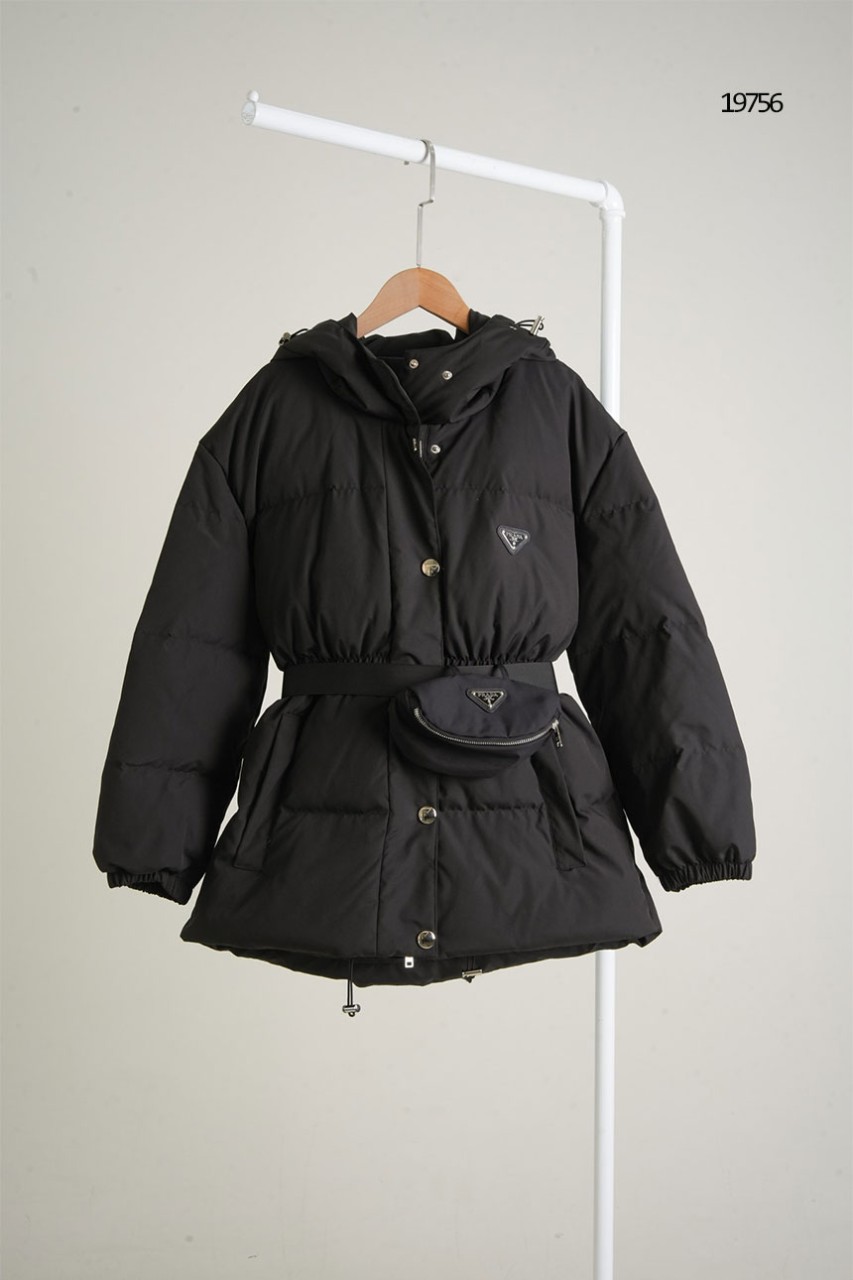 프라다 리나일론 트라이앵글 로고 벨티드 파우치 다운 패딩 국내배송