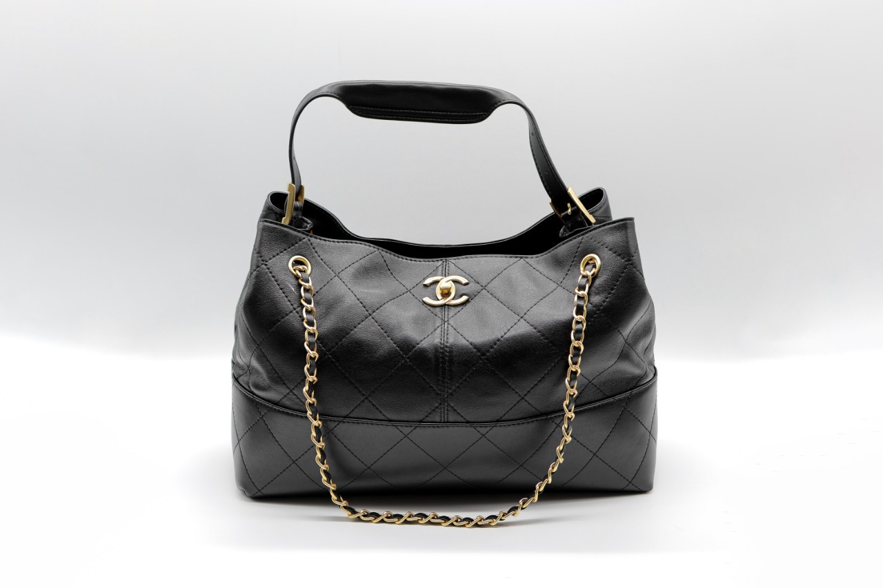 샤넬 25A 공방 쇼펴백 쇼핑백 카프스킨 AS5634 국내배송