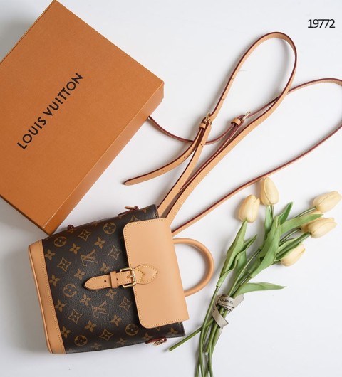 루이비통 소호 미니 백팩 모노그램 국내배송