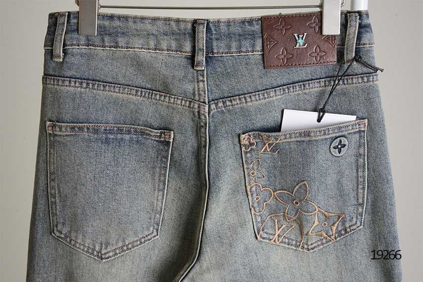 루이비통 레더패치 포켓 자수로고 워싱 데님진 국내배송