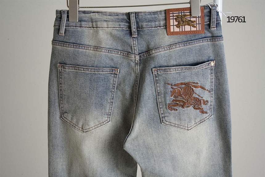 버버리 EKD 포켓 자수로고 레더패치 데님진 국내배송