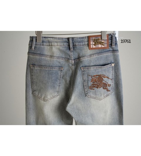 버버리 EKD 포켓 자수로고 레더패치 데님진 국내배송