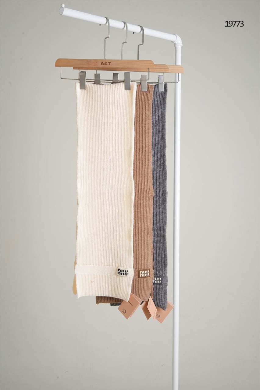 미우미우  로고패치 골지 울 머플러 국내배송