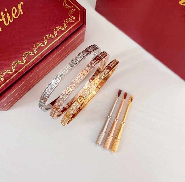 까르띠에 LOVE SMALL 다이아몬드 파베 세팅 국내배송