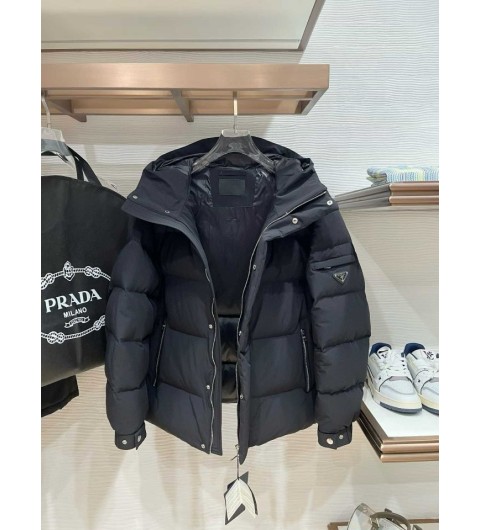 프라다 가슴엠보 클래식 삼각로고 패딩 자켓 국내배송