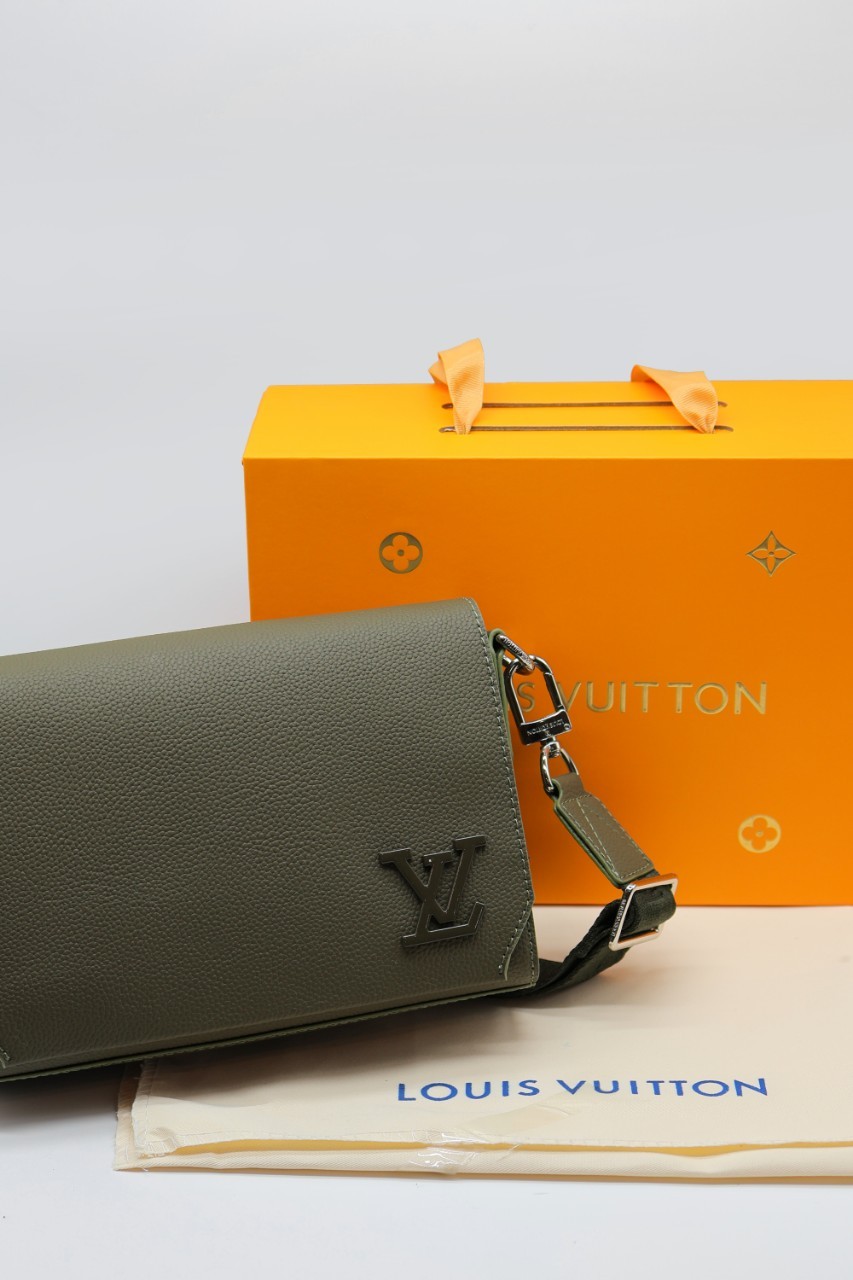 루이비통 테이크오프 메신저 크로스백 국내배송