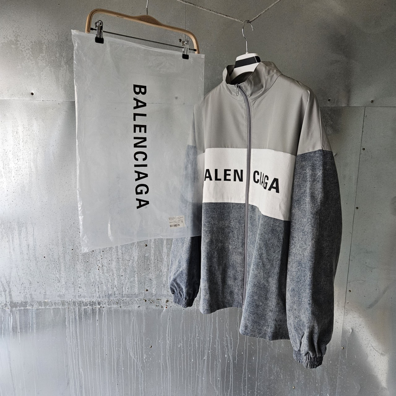 발렌시아가 로고프린트 집업 자켓 국내배송