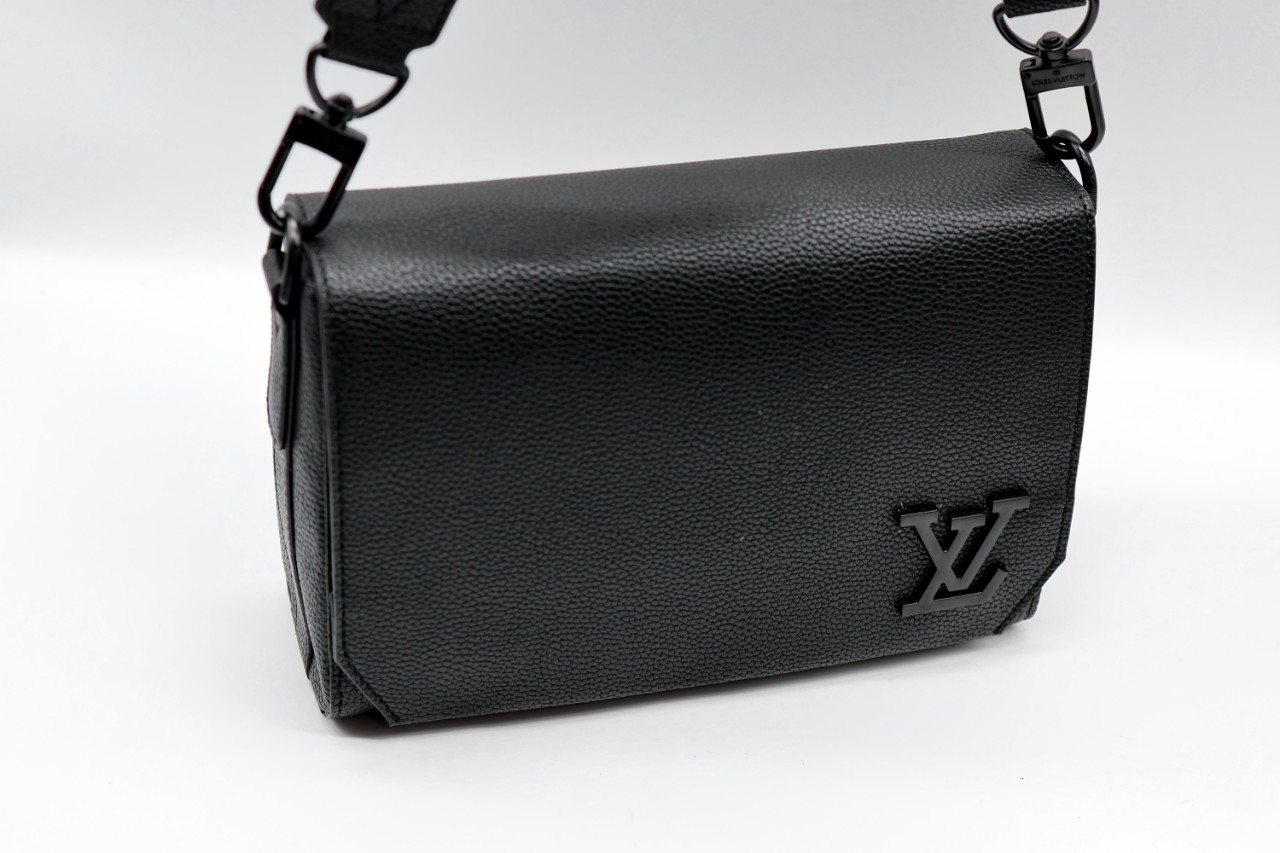 루이비통 테이크오프 메신저 크로스백 국내배송