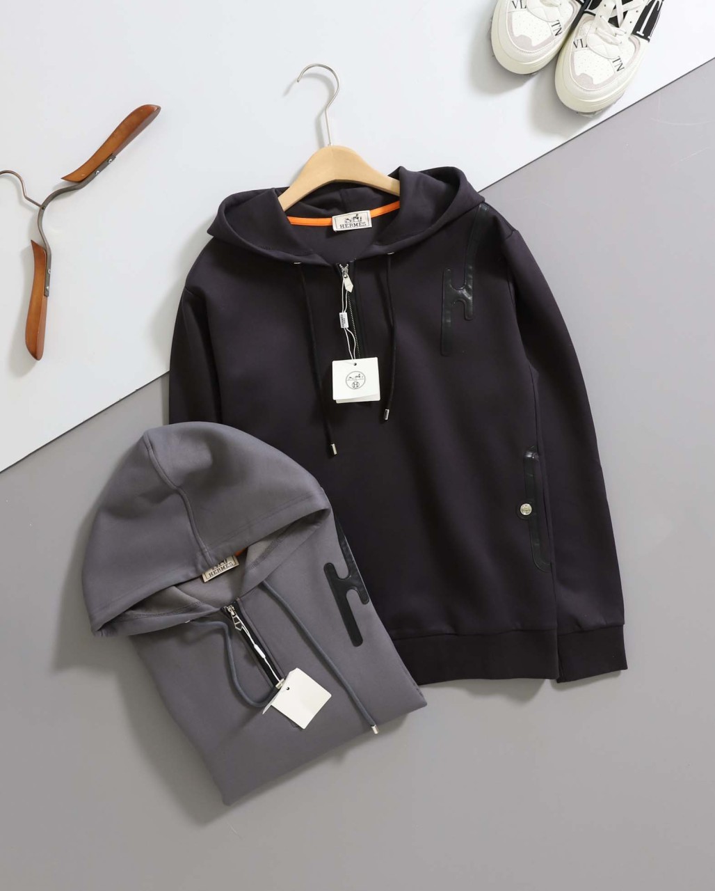 에르메스 수입 H 레더 로고 반집업 후드 티셔츠 국내배송