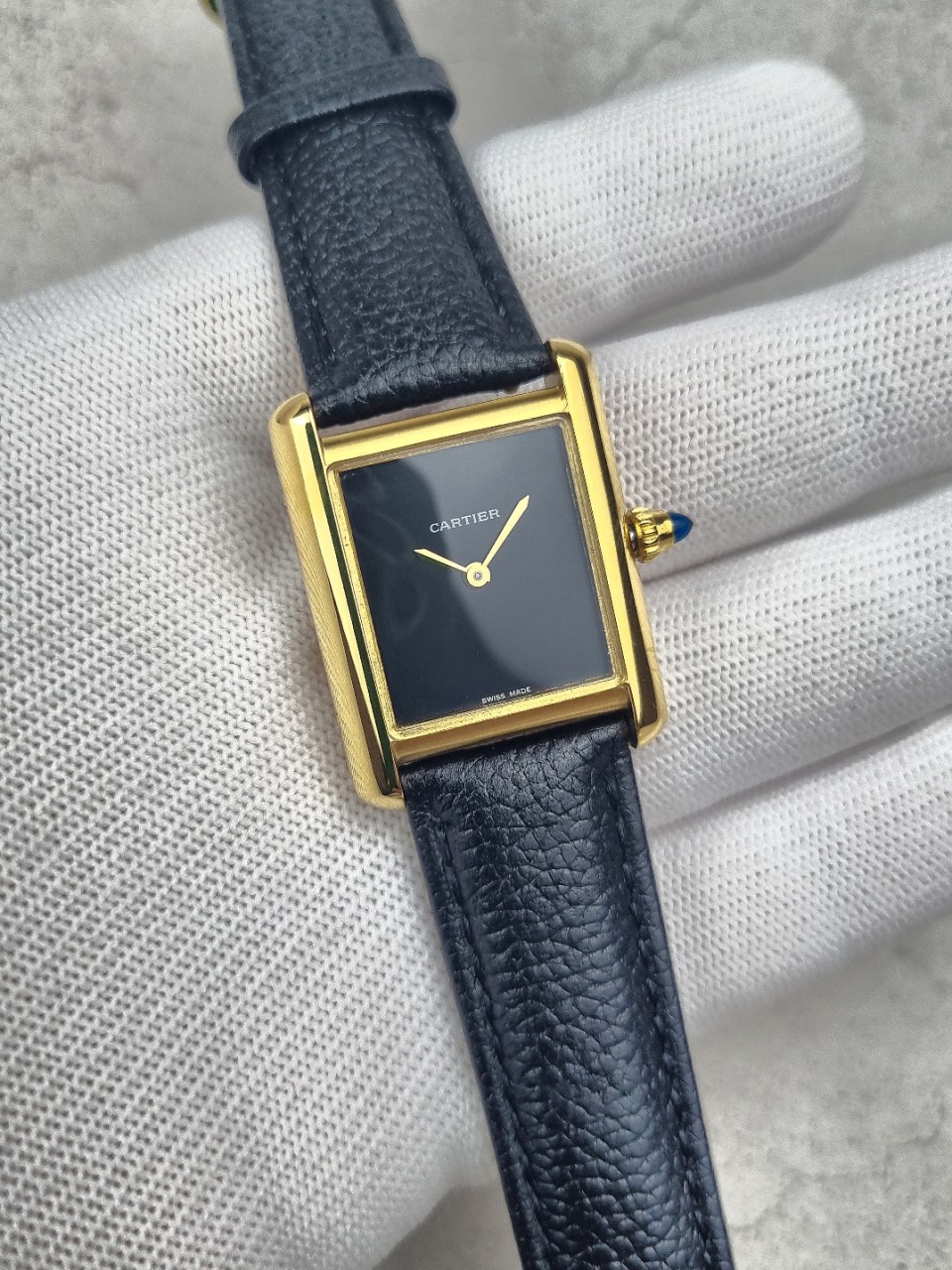 까르띠에 탱크 루이 블랙다이얼 옐로우골드 국내배송