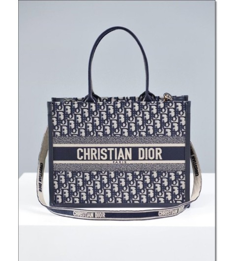 디올 스트랩 북토트 미듐 국내배송