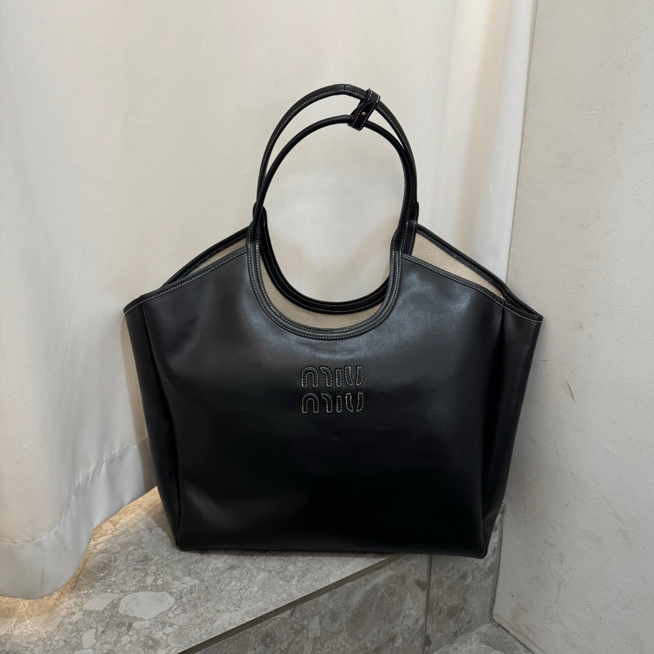 미우미우 아이비 가죽백 국내배송