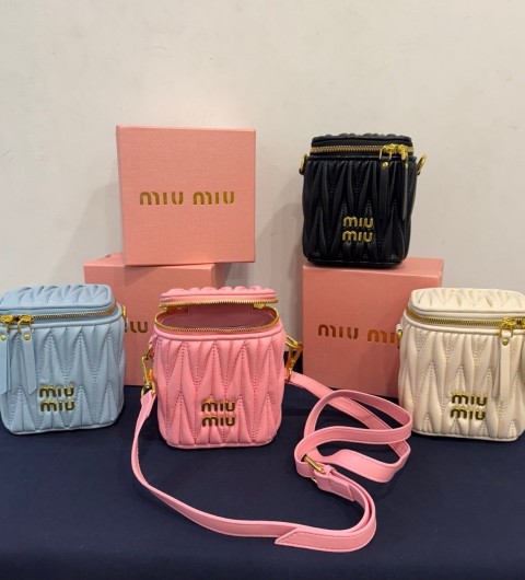 미우미우 마테라세 나파 미니 파우치 크로스팩 국내배송