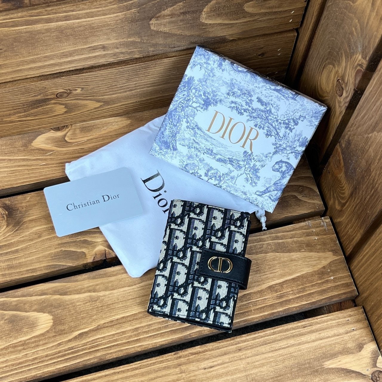 디올 버티컬 카드지갑 국내배송