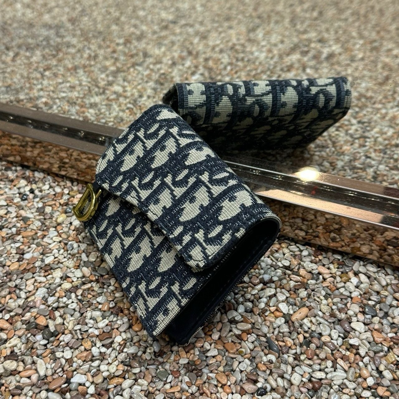 디올 새들 카드지갑 국내배송