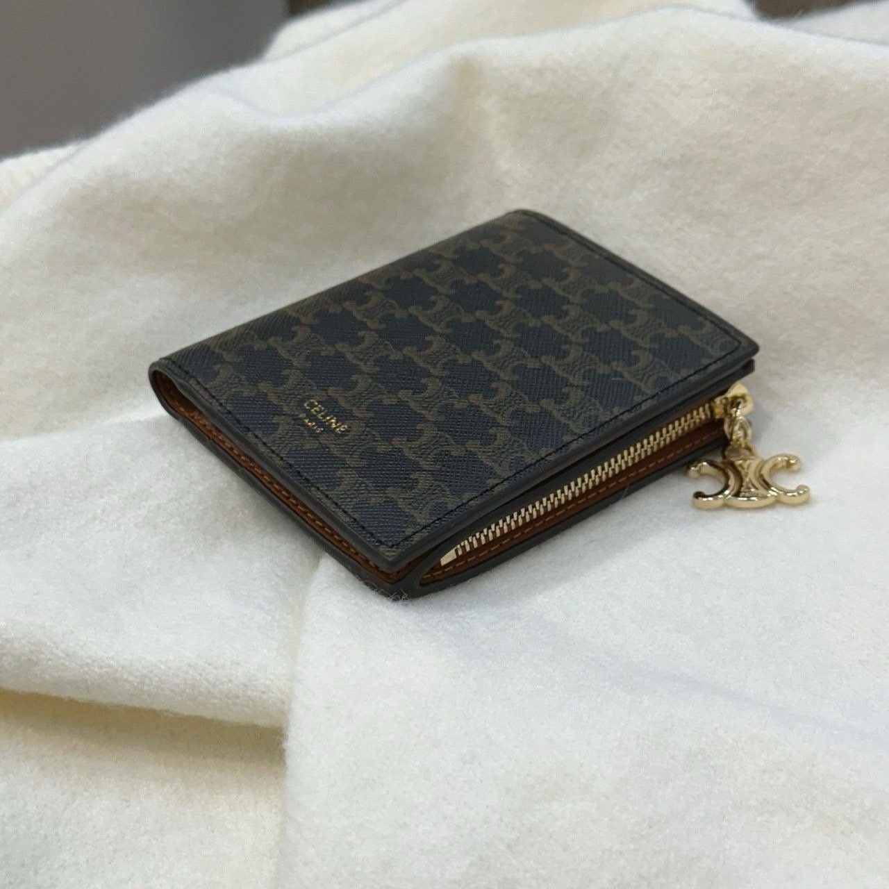 셀린느 컴팩트지 반지갑 국내배송