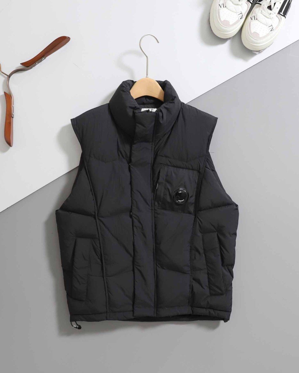 시피컴퍼니 [ C.P ] 렌즈 패치 패딩 조끼 국내배송