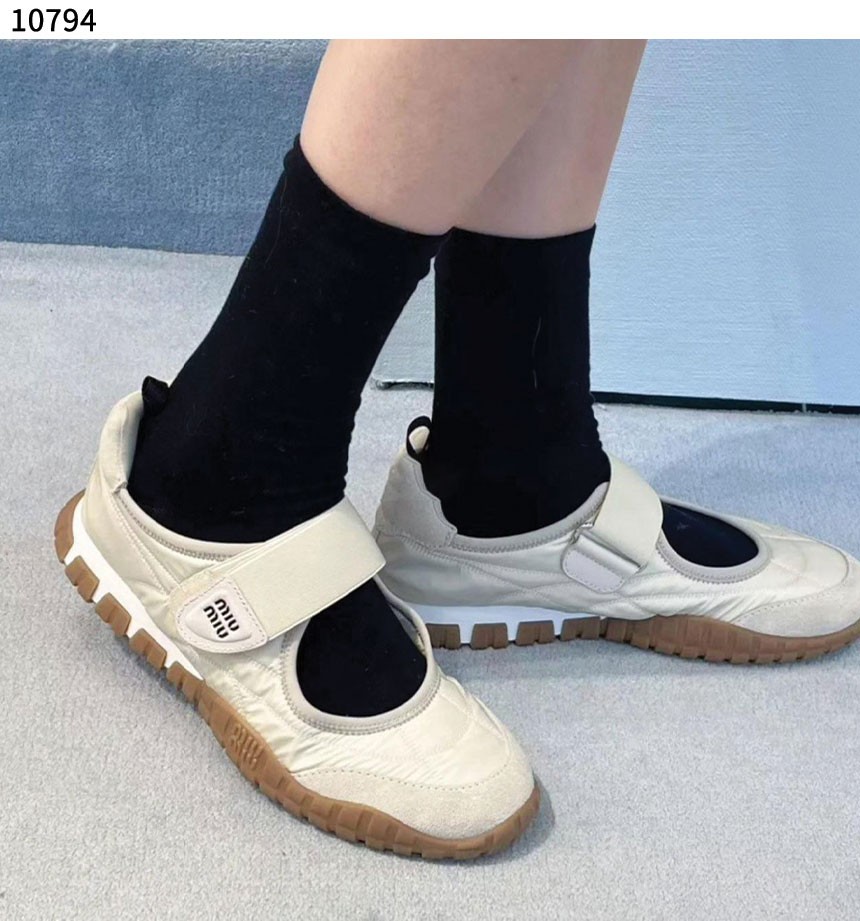 미우미우 수입프리미엄급 타이어 기능성 소재 및 스웨이드 발레리나 신상 국내배송