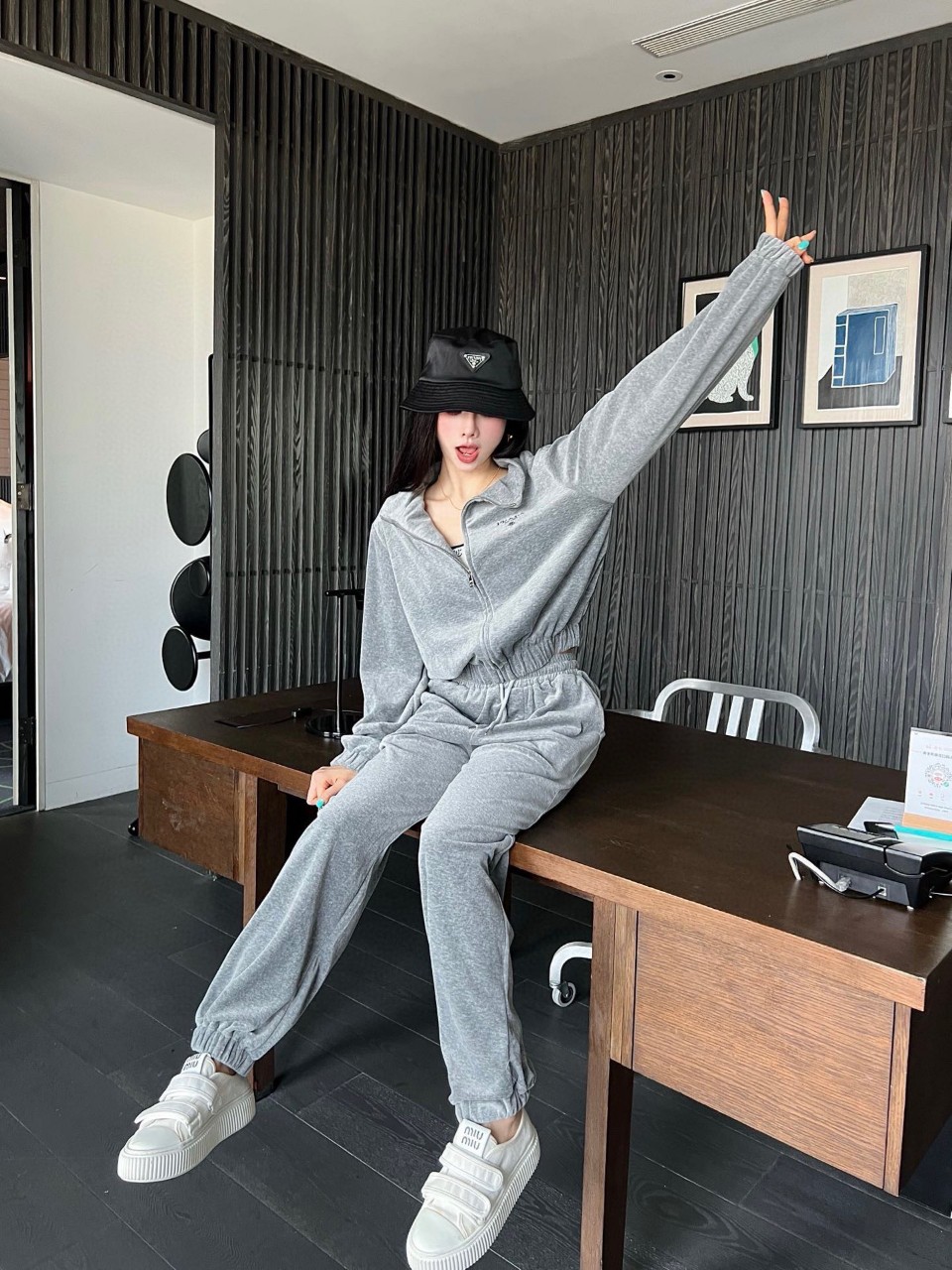 프라다 밀라노 로고 트레이닝 셋 국내배송