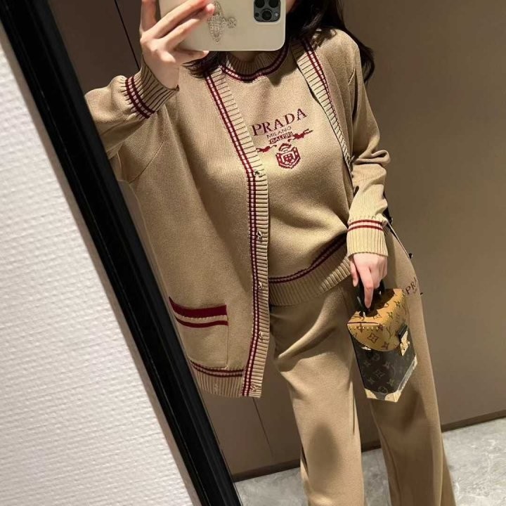 프라다 가디건 조끼 바지세트 국내배송